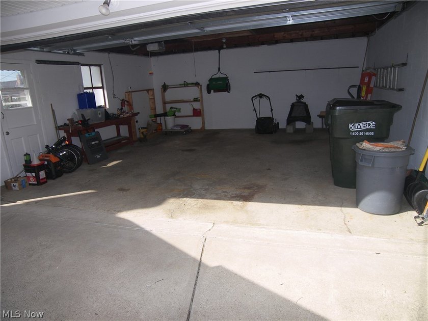 Here is a custom built 1965 1 owner brick bungalow awaiting its - photo 36