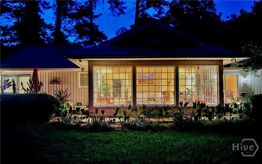 Lovely 3-bedroom, 2.5 bath home on very private lot with lagoon - photo 38