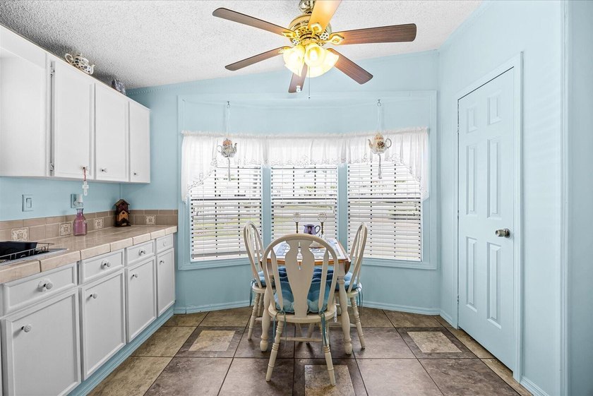 Land lease- 2-bedroom, 2-bathroom manufactured home nestled in - photo 10