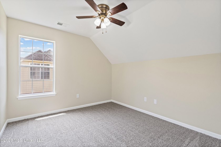 LOCATED ON A SPACIOUS CORNER LOT IN THE PRESTIGIOUS SOUTHRIDGE - photo 24