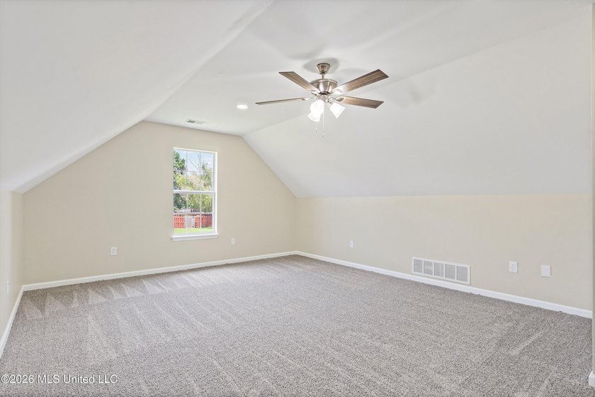 LOCATED ON A SPACIOUS CORNER LOT IN THE PRESTIGIOUS SOUTHRIDGE - photo 27