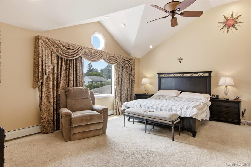 Located in the heart of Syosset this remarkable home has an - photo 13