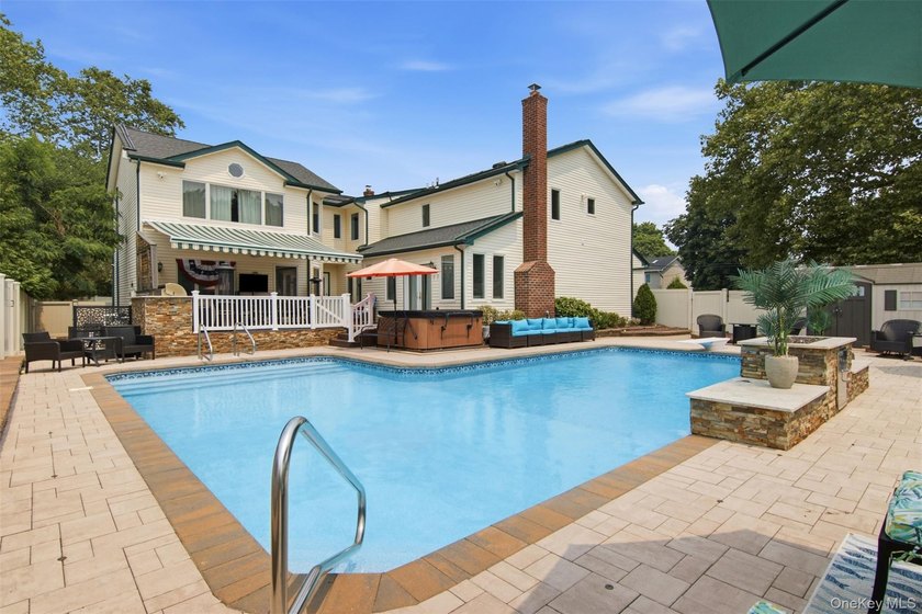 Located in the heart of Syosset this remarkable home has an - photo 29