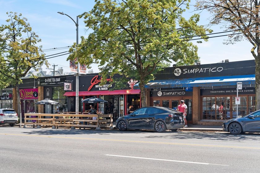 Welcome to Sunset West, a beautifully updated corner residence - photo 30