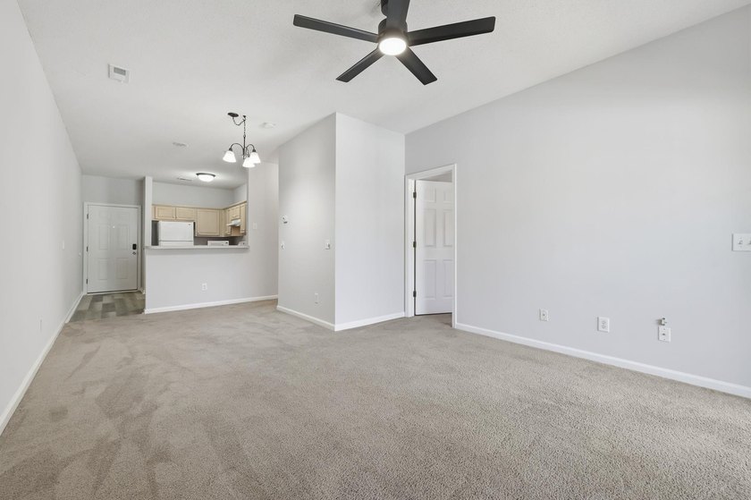 Two-bedroom, two-bathroom second-floor condo with a pool-view - photo 12