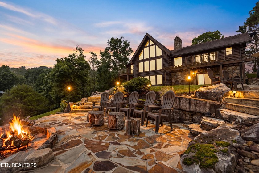 Rare Opportunity: Luxury Rustic-Modern Lakefront Retreat Wake up - photo 5