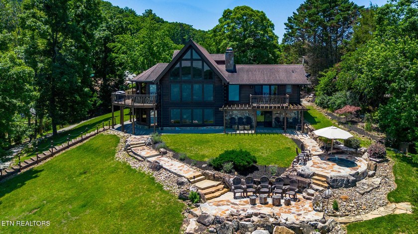 Rare Opportunity: Luxury Rustic-Modern Lakefront Retreat Wake up - photo 6