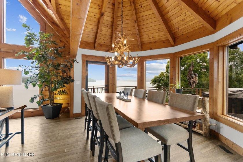 Rare Opportunity: Luxury Rustic-Modern Lakefront Retreat Wake up - photo 9