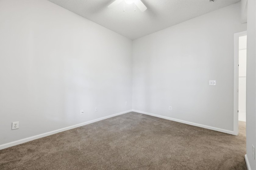 Two-bedroom, two-bathroom second-floor condo with a pool-view - photo 21