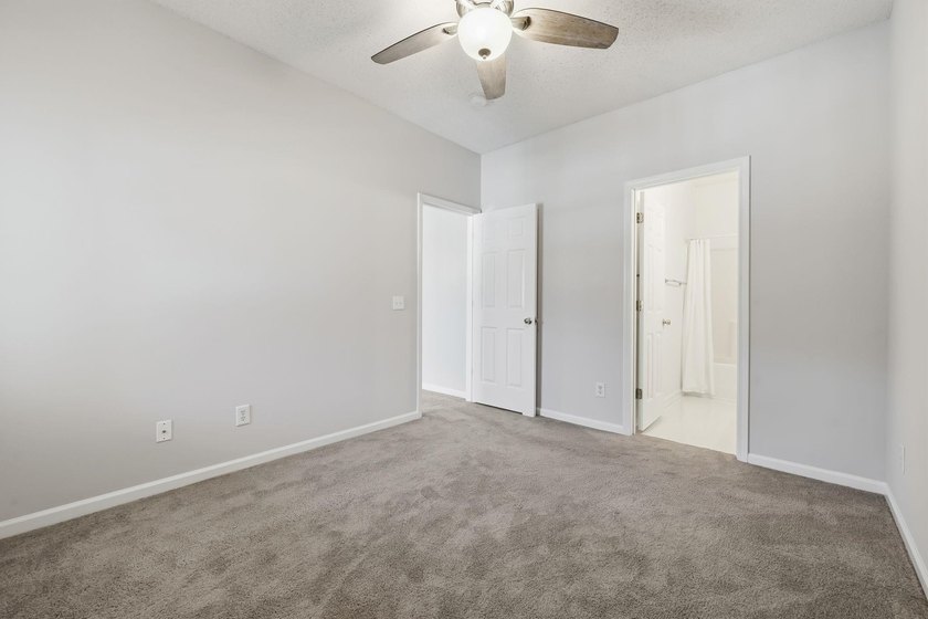 Two-bedroom, two-bathroom second-floor condo with a pool-view - photo 28