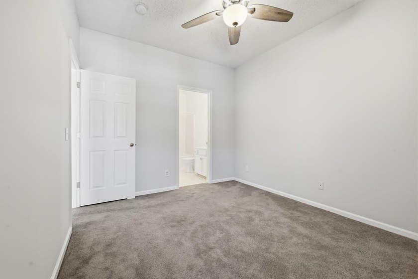 Two-bedroom, two-bathroom second-floor condo with a pool-view - photo 29