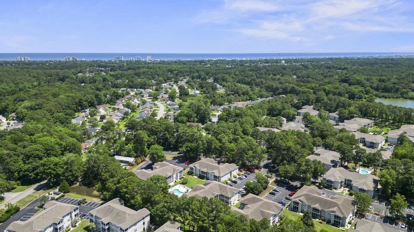 Two-bedroom, two-bathroom second-floor condo with a pool-view - photo 42