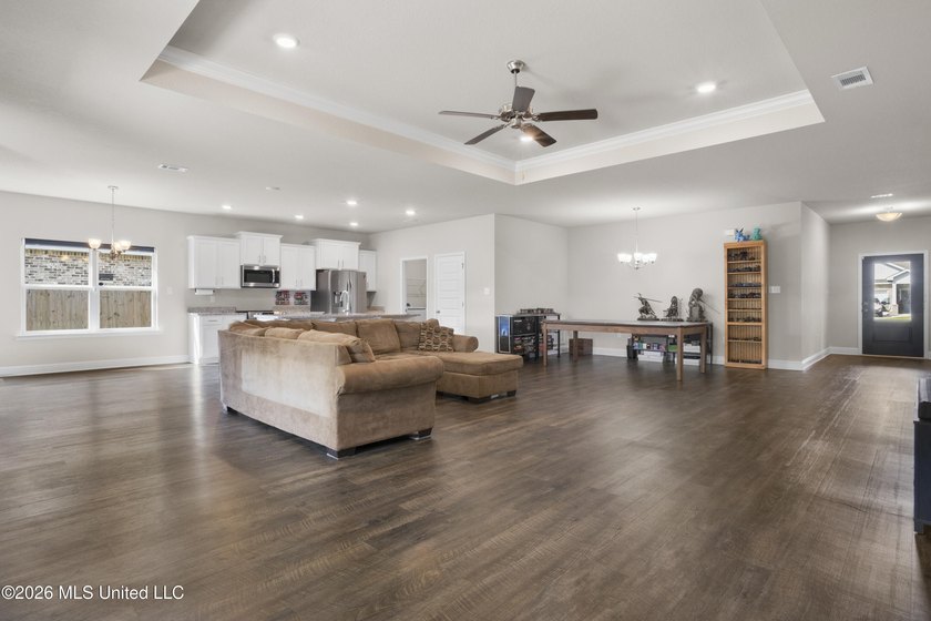 ASSUMABLE VA LOAN WITH 2.875% RATE! Brand new listing in the - photo 10