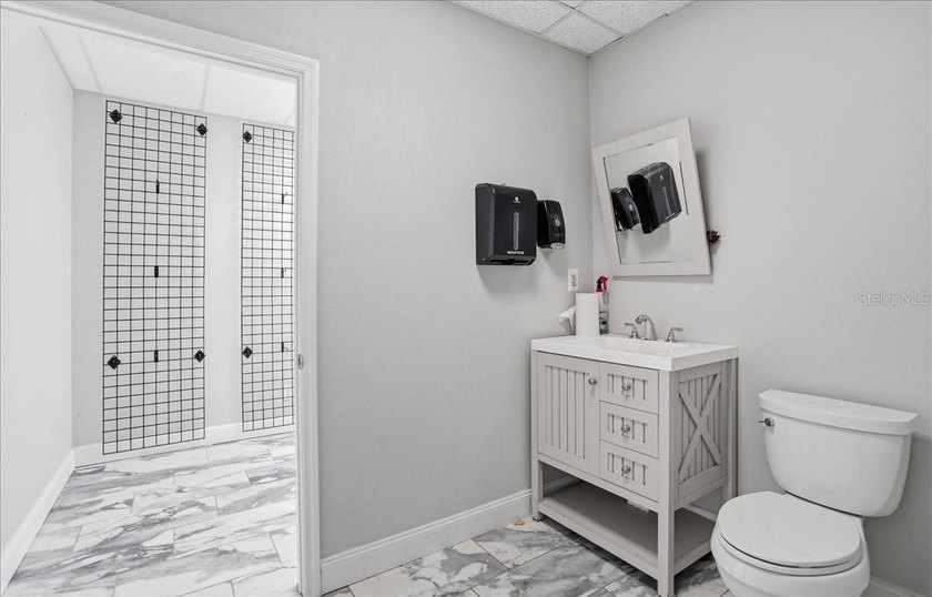 Prime Flex Space in Sarasota Business Center - Ideal for - photo 11