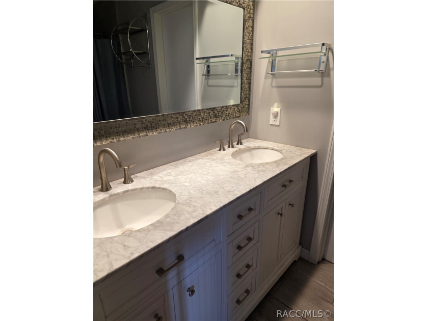 Seller Motivated!!! This adorable home within walking distance - photo 11