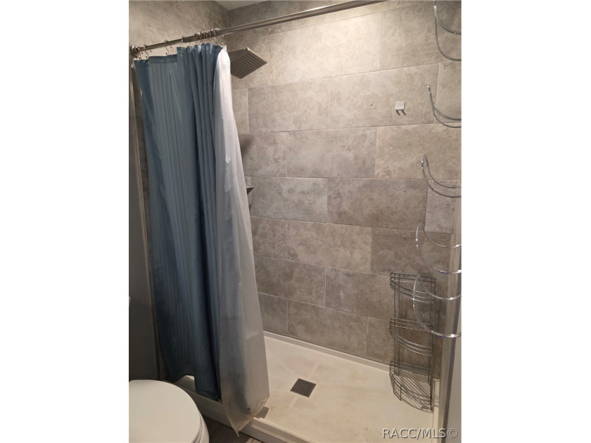 Seller Motivated!!! This adorable home within walking distance - photo 12