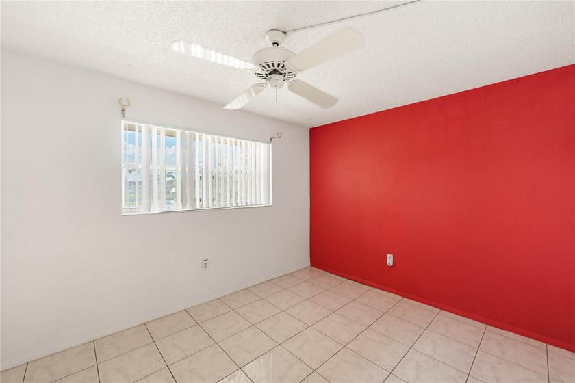 Spacious and bright second-floor, two-bedroom, two-bath condo in - photo 12