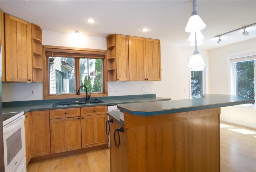 Beautiful LAKE KEGONSA HOME with 50' of frontage, pier, and - photo 13