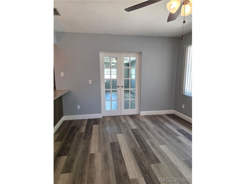 Seller Motivated!!! This adorable home within walking distance - photo 14