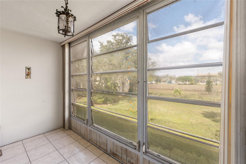 Spacious and bright second-floor, two-bedroom, two-bath condo in - photo 18