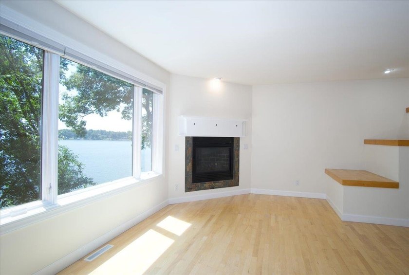 Beautiful LAKE KEGONSA HOME with 50' of frontage, pier, and - photo 19