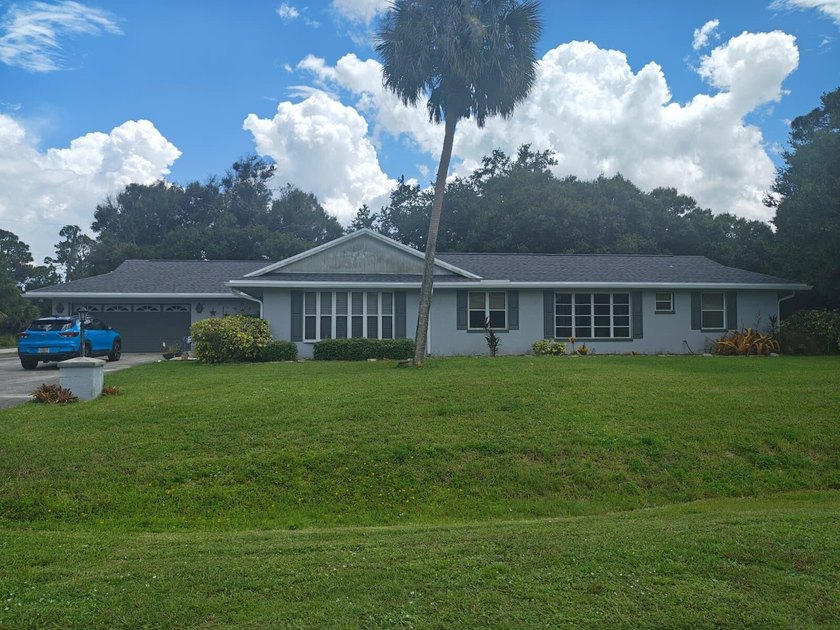 Welcome to this 3-bedroom, 2.5-bathroom pool house located in - photo 3
