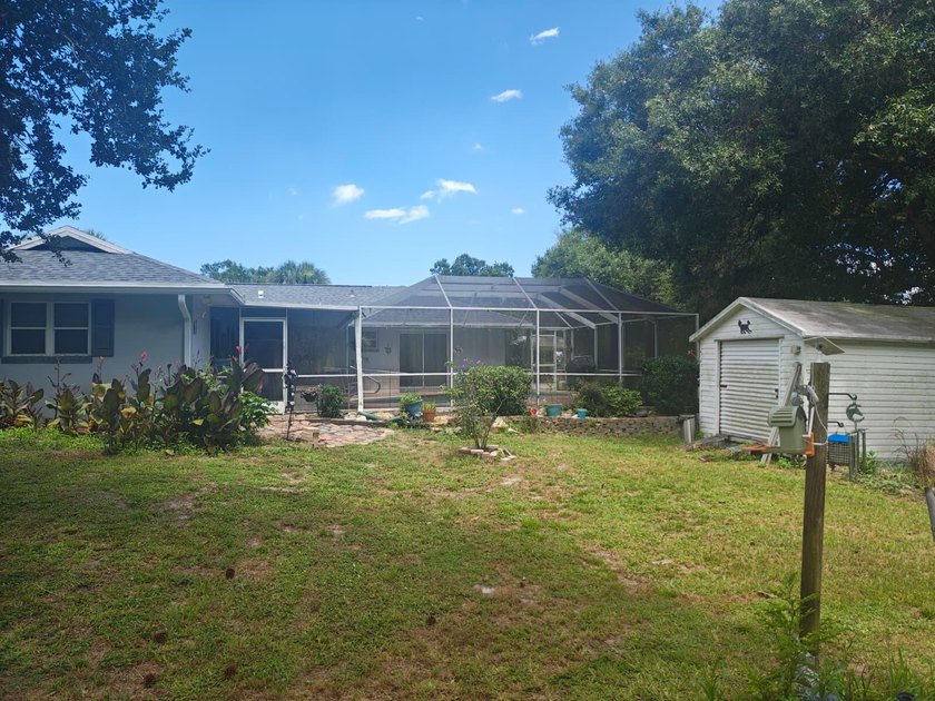 Welcome to this 3-bedroom, 2.5-bathroom pool house located in - photo 10