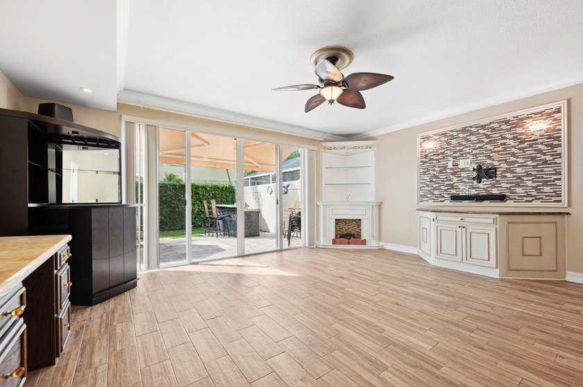 Welcome to this beautifully updated 3-bedroom, 2.5-bath - photo 6