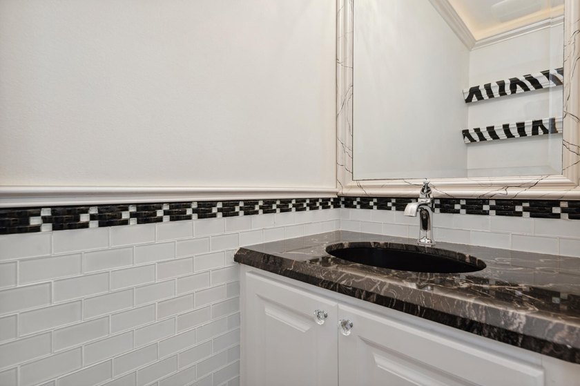 Welcome to this beautifully updated 3-bedroom, 2.5-bath - photo 8