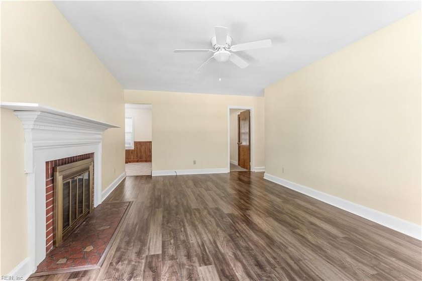 This beautifully maintained brick rancher offers 3 bedrooms/1.5 - photo 7