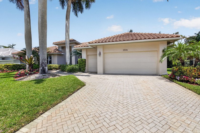 Welcome to this exceptional luxury single family estate located - photo 4