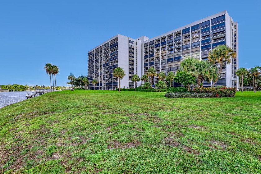 Imagine waking each morning to shimmering Intracoastal views and - photo 2