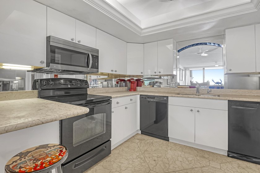 Imagine waking each morning to shimmering Intracoastal views and - photo 7