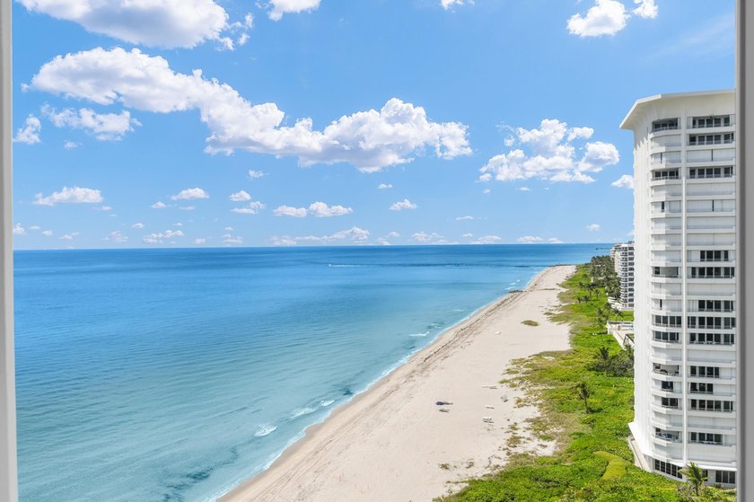 Welcome to this stunning and rarely available waterfront - photo 4