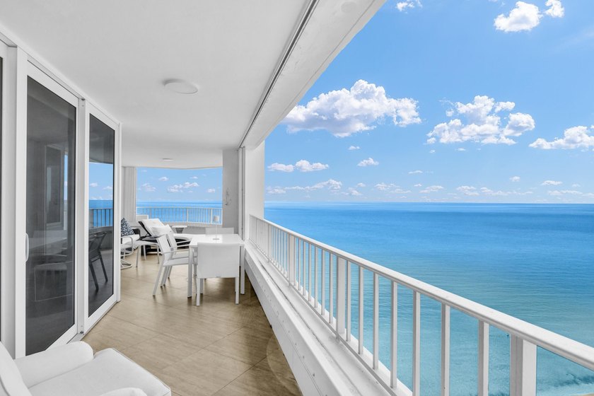Welcome to this stunning and rarely available waterfront - photo 5