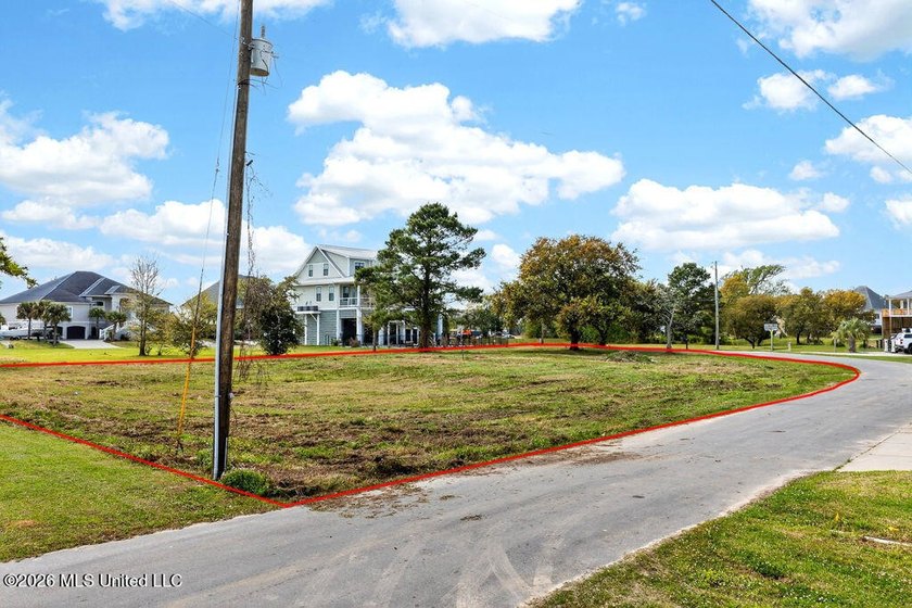 Discover the potential of this unique property located at 15613 - photo 2