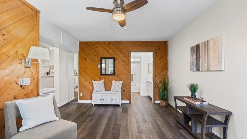 Welcome to this light and bright upstairs 1 bedroom, 1 bath - photo 13