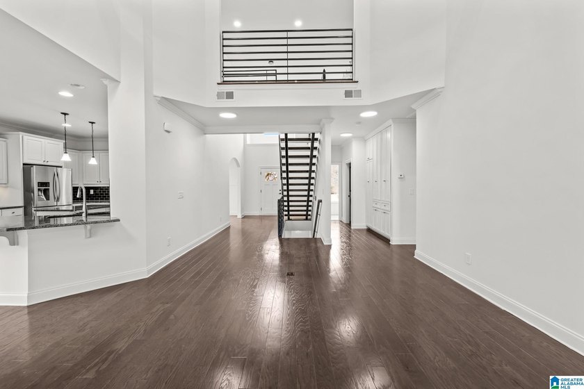 This extraordinary home blends luxury, functionality and - photo 4