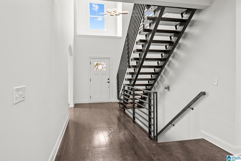 This extraordinary home blends luxury, functionality and - photo 5