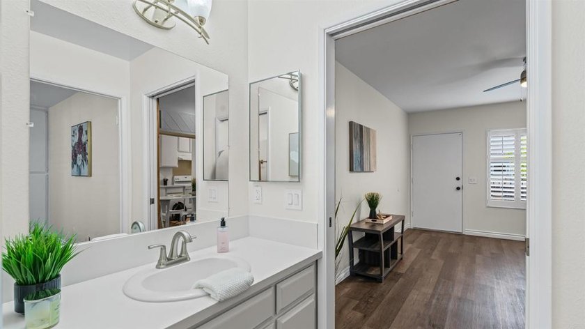Welcome to this light and bright upstairs 1 bedroom, 1 bath - photo 15