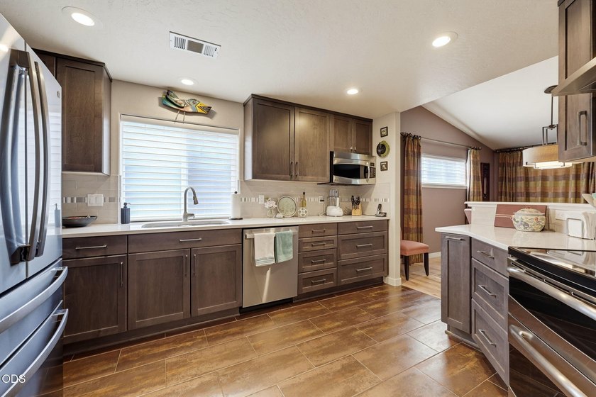 Beautifully updated East Medford home featuring 3 bedrooms and 2 - photo 17
