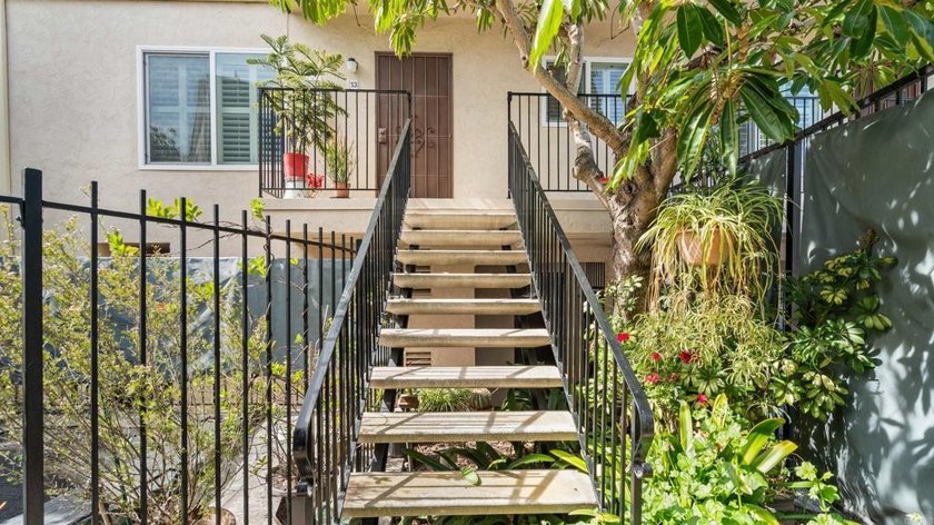Welcome to this light and bright upstairs 1 bedroom, 1 bath - photo 18