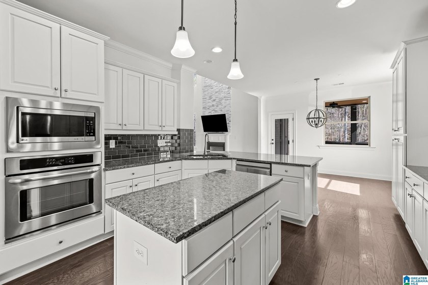 This extraordinary home blends luxury, functionality and - photo 9