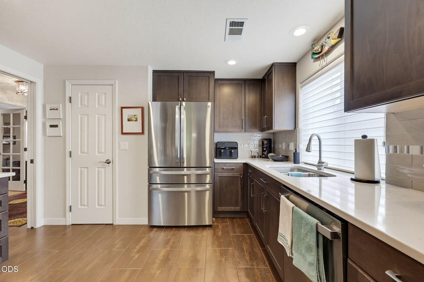Beautifully updated East Medford home featuring 3 bedrooms and 2 - photo 19