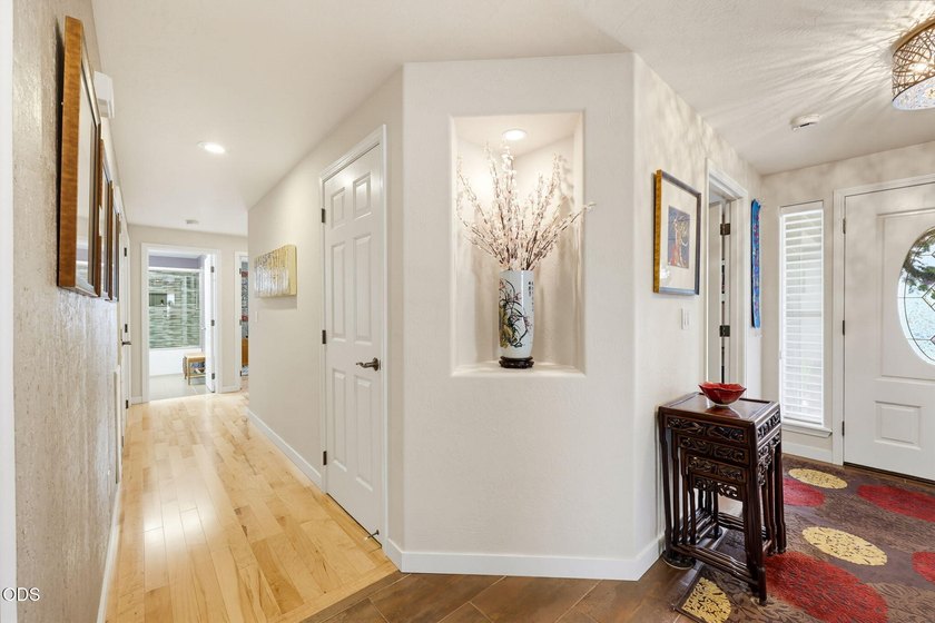 Beautifully updated East Medford home featuring 3 bedrooms and 2 - photo 24