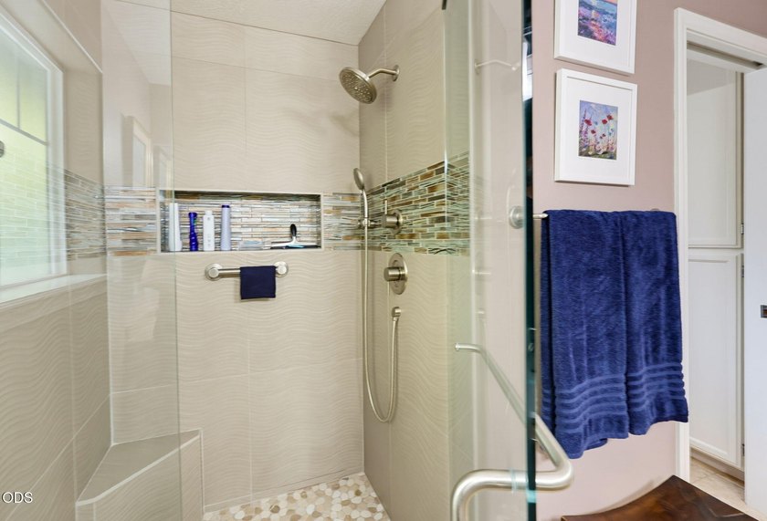 Beautifully updated East Medford home featuring 3 bedrooms and 2 - photo 35