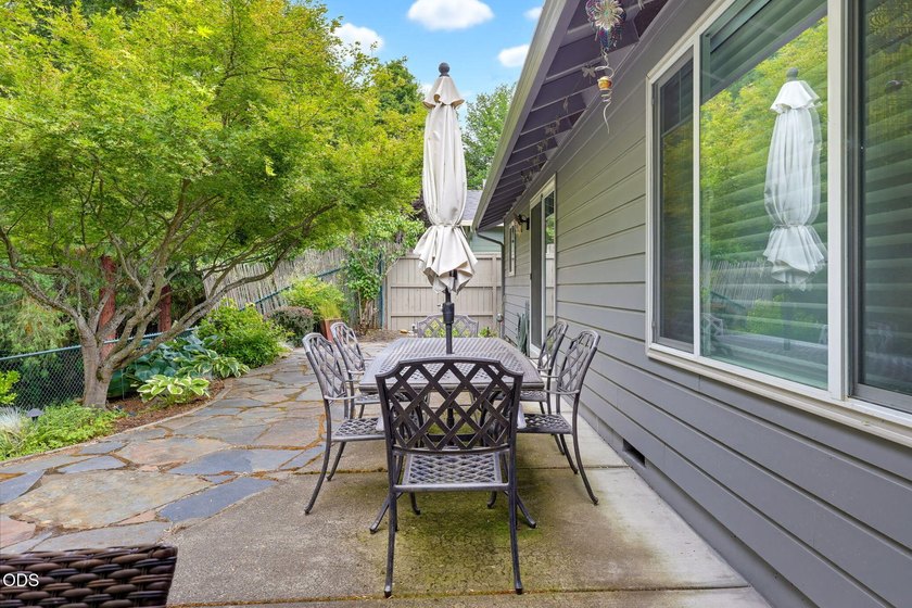 Beautifully updated East Medford home featuring 3 bedrooms and 2 - photo 38