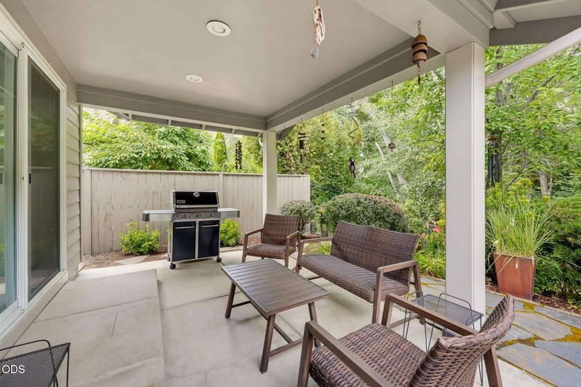 Beautifully updated East Medford home featuring 3 bedrooms and 2 - photo 42