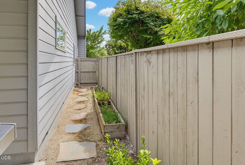 Beautifully updated East Medford home featuring 3 bedrooms and 2 - photo 44