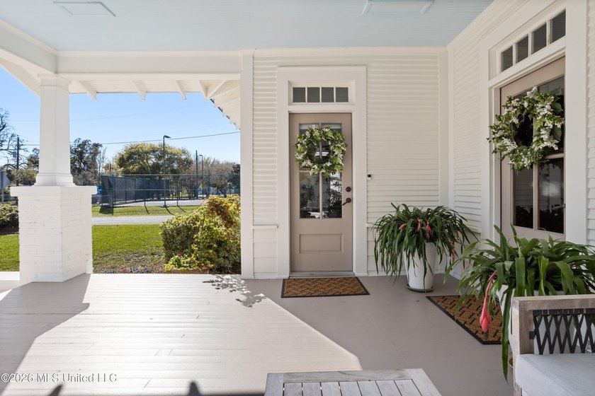 ONE OF THE PRETTIEST AND MOST WELL TAKEN CARE OF HOMES YOU WILL - photo 5